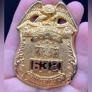 OBSOLETE RETIRED KING COUNTY DISTRICT ATTORNEY SR. INVESTIGATOR POLICE 632 BADGE